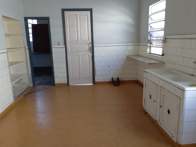 Casa 2 quartos e 2 banheiros, para alugar, no bairro Centro em Cataguases