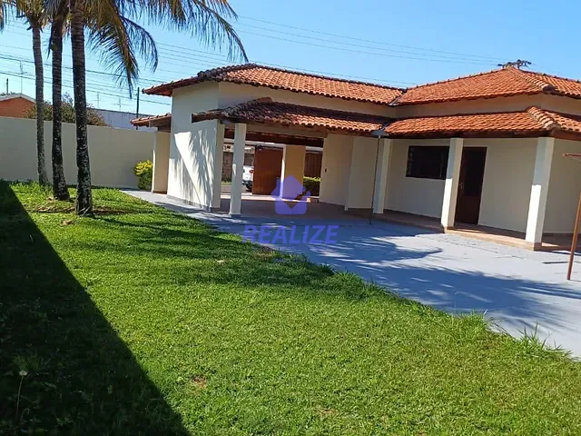 Casa 3 quartos e 4 banheiros, à venda, no bairro Parque Residencial Brabância I em Avaré