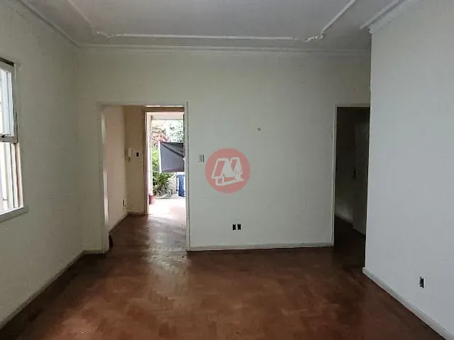 Casa com 513m² 4 quartos e 2 banheiros, à venda, no bairro Rio Branco em Porto Alegre