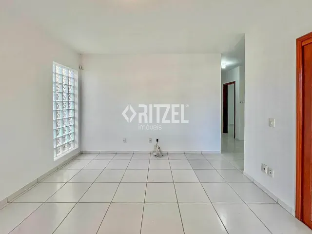 Casa com 500m² 2 quartos e 3 banheiros, à venda, no bairro Vila Nova em Novo Hamburgo