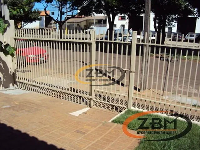 Casa com 290m² 4 quartos e 2 banheiros, à venda, no bairro Conjunto Santa Rita 7 em Londrina