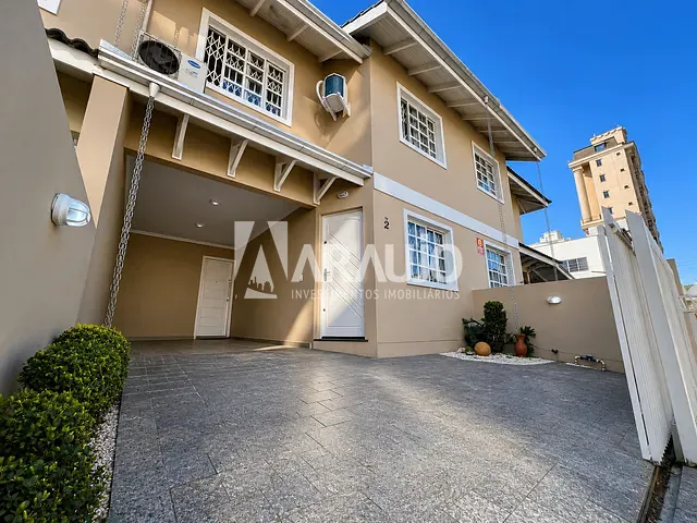 Casa com 473m² 3 quartos e 2 banheiros, à venda, no bairro Ressacada em Itajaí