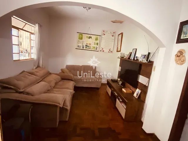 Casa 6 quartos e 3 banheiros, à venda, no bairro Nova Vista em Sabará