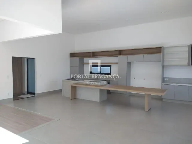 Casa com 450m² 3 quartos e 5 banheiros, à venda ou para alugar, no bairro Condomínio Vale das Águas em Bragança Paulista