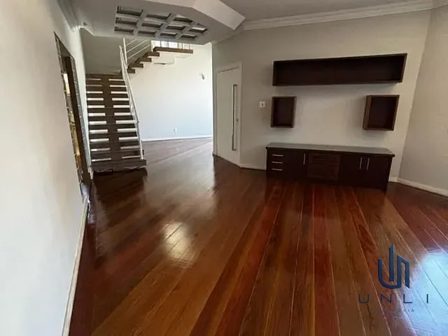 Casa 3 quartos e 3 banheiros, à venda, no bairro Niterói em Volta Redonda