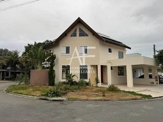 Casa com 265m² 5 quartos e 5 banheiros, à venda ou para alugar, no bairro Campos Do Conde em Tremembé