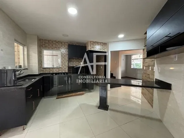 Casa com 265m² 5 quartos e 5 banheiros, à venda ou para alugar, no bairro Campos Do Conde em Tremembé