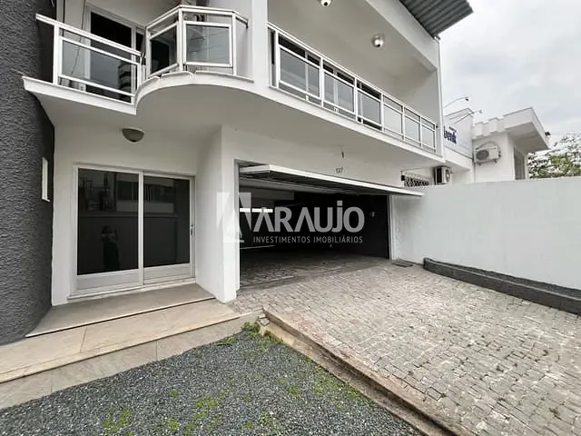 Casa com 426m² 4 quartos e 4 banheiros, à venda, no bairro Centro em Itajaí