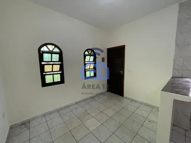 Casa com 138m² 2 quartos e 1 banheiro, à venda, no bairro Poiares em Caraguatatuba