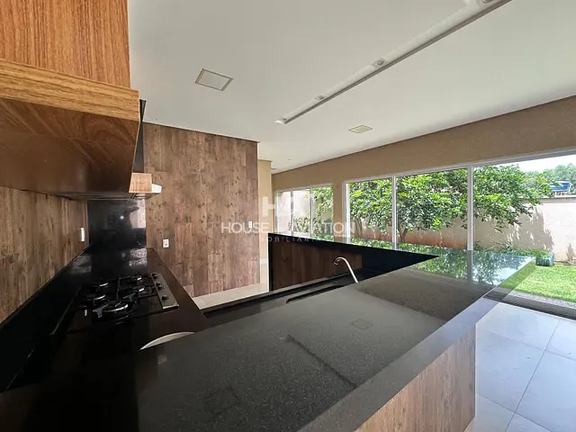 Casa com 305m² 3 quartos e 4 banheiros, à venda, no bairro Centro em Bela Vista de Goiás