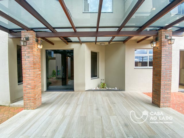 Casa 3 quartos e 3 banheiros, para alugar, no bairro Seminário em Curitiba