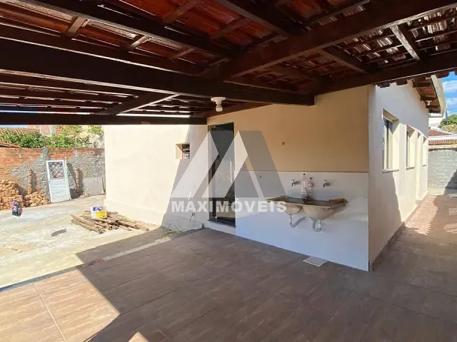 Casa com 360m² 3 quartos e 1 banheiro, para alugar, no bairro São Jorge em Araçuaí