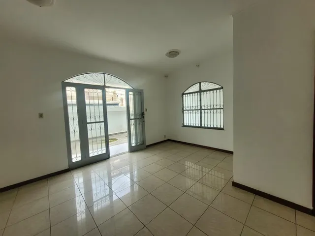 Casa com 170m² 3 quartos e 3 banheiros, à venda, no bairro Vila Valqueire em Rio de Janeiro