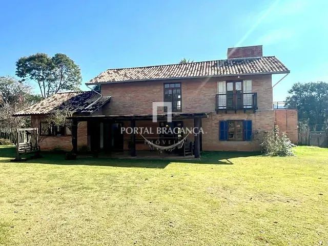 Casa com 3100m² 2 quartos e 3 banheiros, à venda, no bairro Guaripocaba em Bragança Paulista