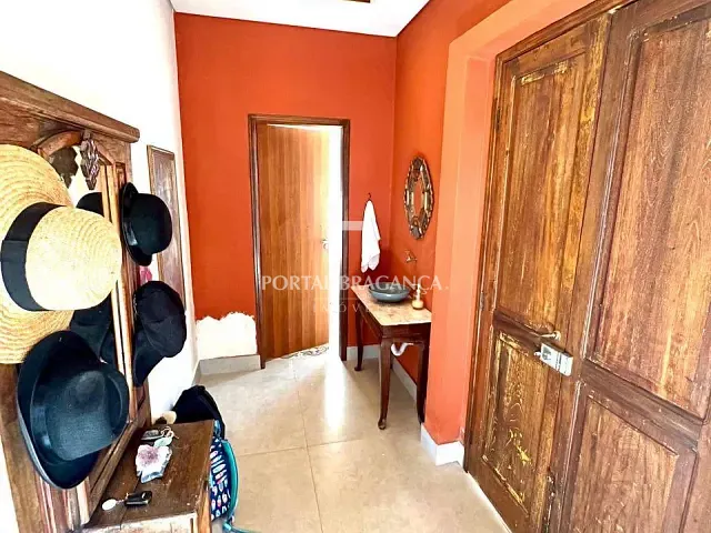 Casa com 3100m² 2 quartos e 3 banheiros, à venda, no bairro Guaripocaba em Bragança Paulista