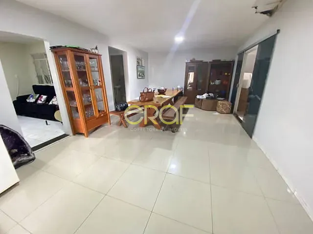 Casa com 448m² 6 quartos e 4 banheiros, à venda, no bairro Centro em Formosa