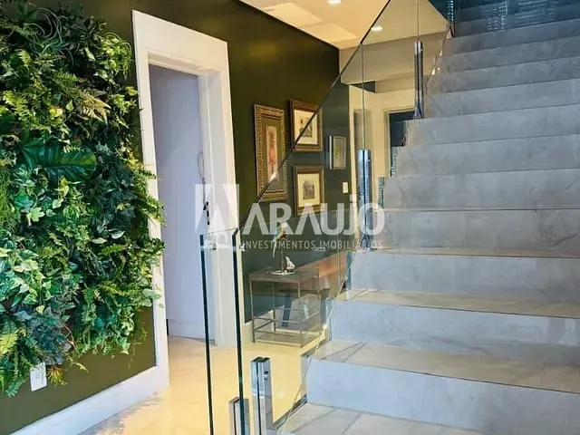 Casa com 525m² 4 quartos e 4 banheiros, à venda, no bairro Barra em Balneário Camboriú