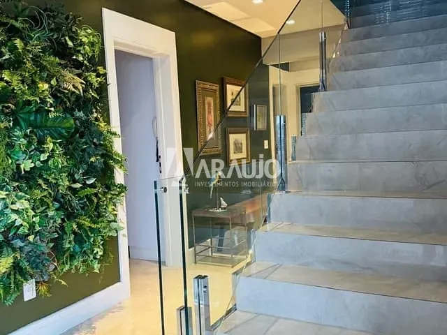 Casa com 525m² 4 quartos e 4 banheiros, à venda, no bairro Barra em Balneário Camboriú