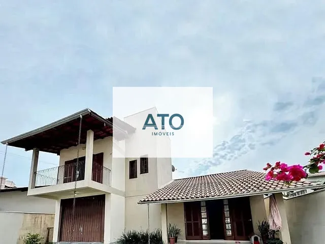 Casa com 360m² 3 quartos e 2 banheiros, à venda, no bairro Centro em São João Batista