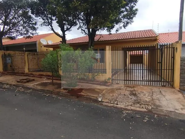 Casa 3 quartos e 2 banheiros, para alugar, no bairro Manoel Müller em Rolândia