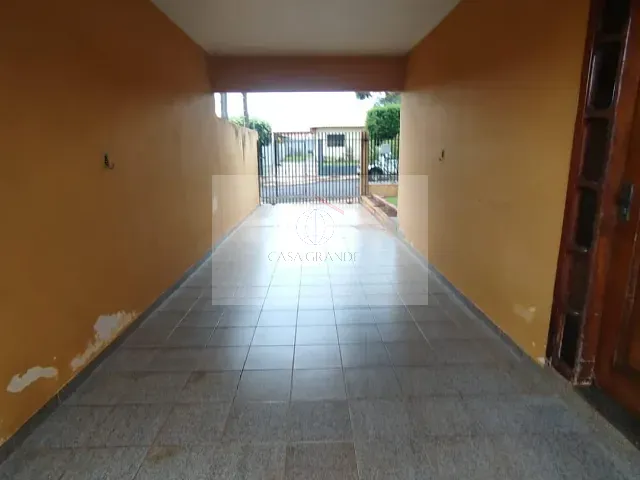 Casa 3 quartos e 2 banheiros, para alugar, no bairro Manoel Müller em Rolândia