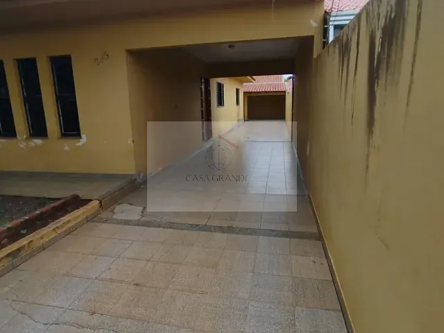 Casa 3 quartos e 2 banheiros, para alugar, no bairro Manoel Müller em Rolândia
