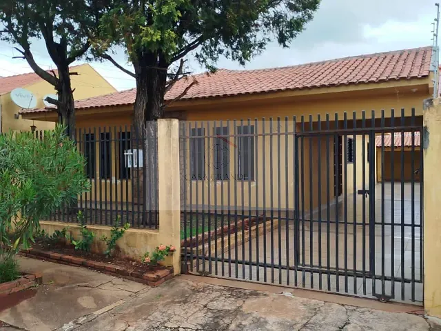 Casa 3 quartos e 2 banheiros, para alugar, no bairro Manoel Müller em Rolândia