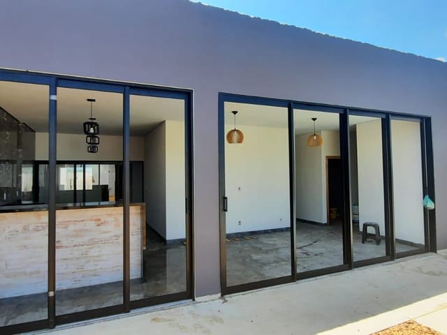 Casa com 300m² 2 quartos e 1 banheiro, à venda, no bairro Residencial Jardim Araguaia em Sinop