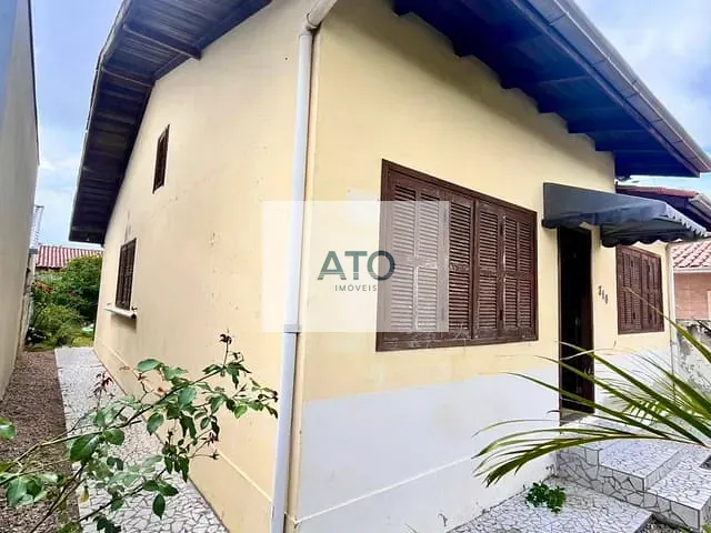 Casa com 249m² 2 quartos e 1 banheiro, à venda ou para alugar, no bairro centro em Tijucas