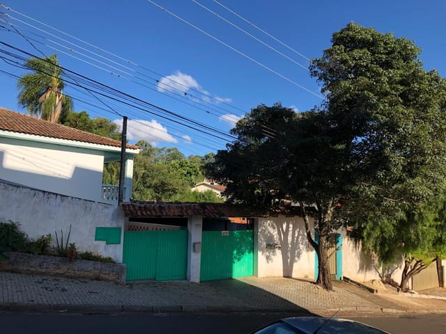 Casa com 783m² 3 quartos e 2 banheiros, à venda, no bairro Oficinas em Ponta Grossa