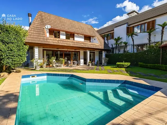 Casa 3 quartos e 5 banheiros, à venda, no bairro Vista Alegre em Curitiba