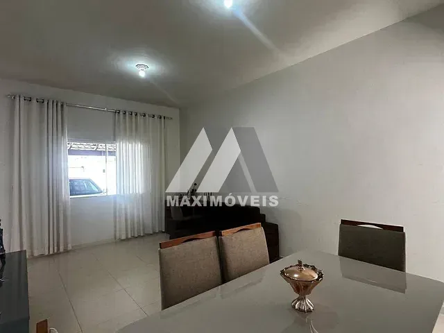 Casa com 250m² 2 quartos e 1 banheiro, à venda, no bairro Novo São Vicente em Bom Despacho