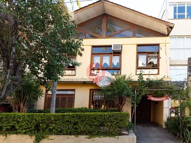 Casa com 300m² 3 quartos e 1 banheiro, à venda, no bairro Santa Cecília em Porto Alegre