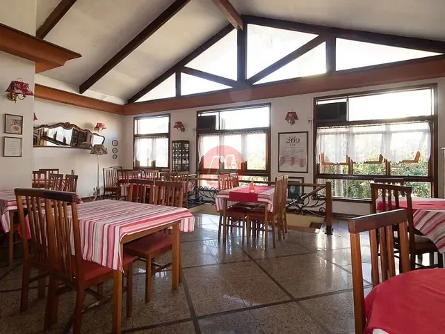 Casa com 300m² 3 quartos e 1 banheiro, à venda, no bairro Santa Cecília em Porto Alegre