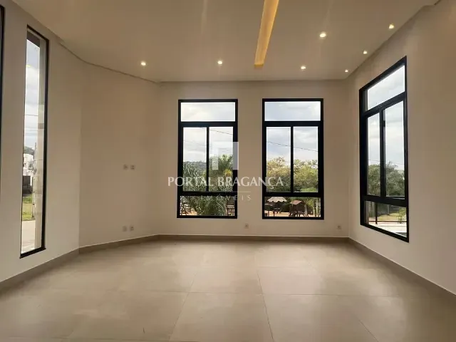 Casa com 428m² 3 quartos e 4 banheiros, à venda, no bairro Condomínio Residencial Euroville II em Bragança Paulista