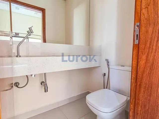 Casa com 310m² 3 quartos e 5 banheiros, para alugar, no bairro Vila Sonia em Valinhos