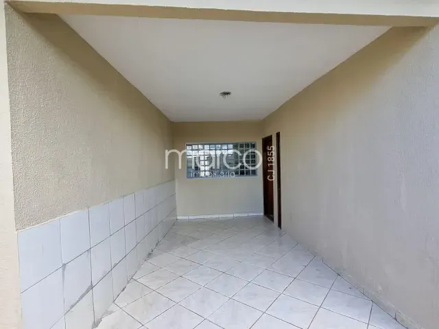 Casa 3 quartos e 1 banheiro, para alugar, no bairro Vila Jardim Vitória em Goiânia