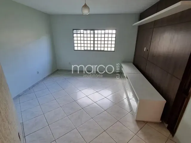 Casa 3 quartos e 1 banheiro, para alugar, no bairro Vila Jardim Vitória em Goiânia