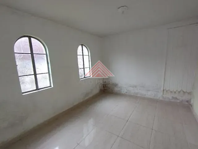 Casa com 365m² 3 quartos e 2 banheiros, à venda, no bairro Parque das Américas em Mauá
