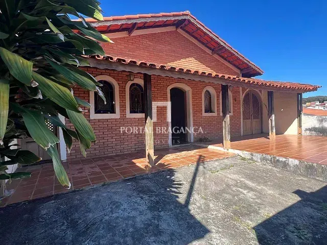 Casa com 250m² 3 quartos e 3 banheiros, à venda, no bairro Jardim das Laranjeiras em Bragança Paulista
