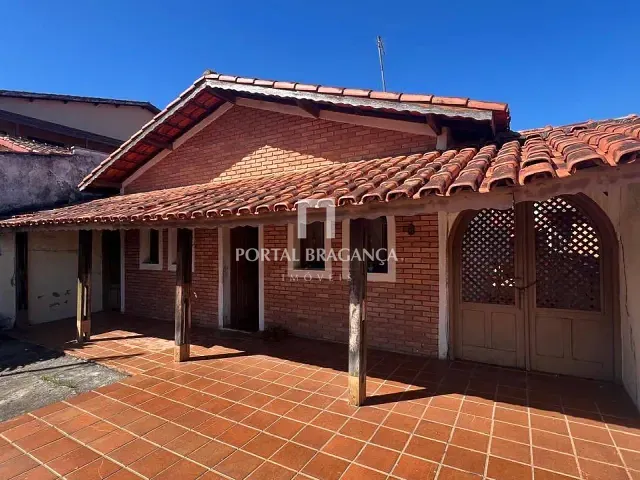 Casa com 250m² 3 quartos e 3 banheiros, à venda, no bairro Jardim das Laranjeiras em Bragança Paulista