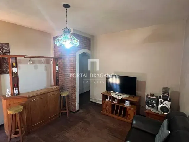 Casa com 250m² 3 quartos e 3 banheiros, à venda, no bairro Jardim das Laranjeiras em Bragança Paulista