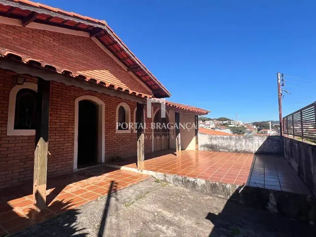 Casa com 250m² 3 quartos e 3 banheiros, à venda, no bairro Jardim das Laranjeiras em Bragança Paulista