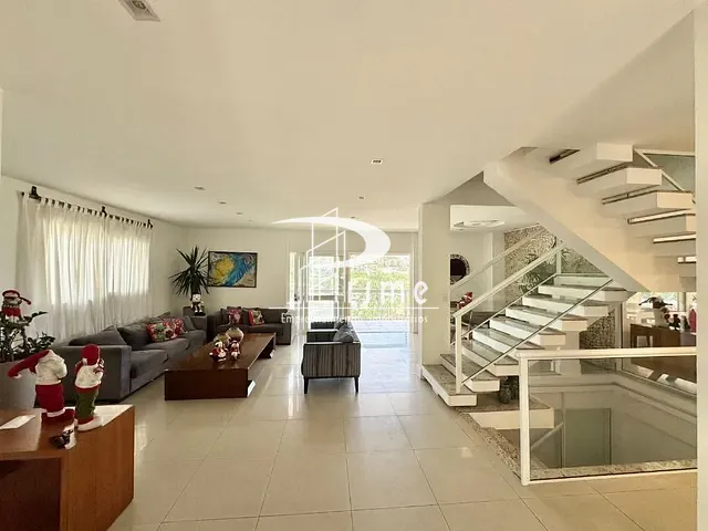 Casa com 750m² 4 quartos e 8 banheiros, à venda, no bairro Piratininga em Niterói