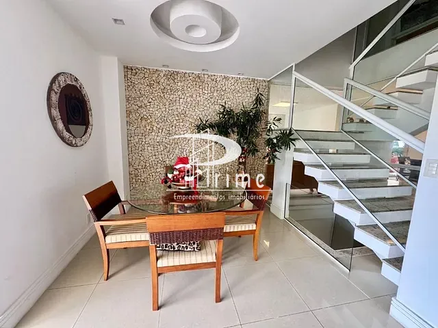 Casa com 750m² 4 quartos e 8 banheiros, à venda, no bairro Piratininga em Niterói