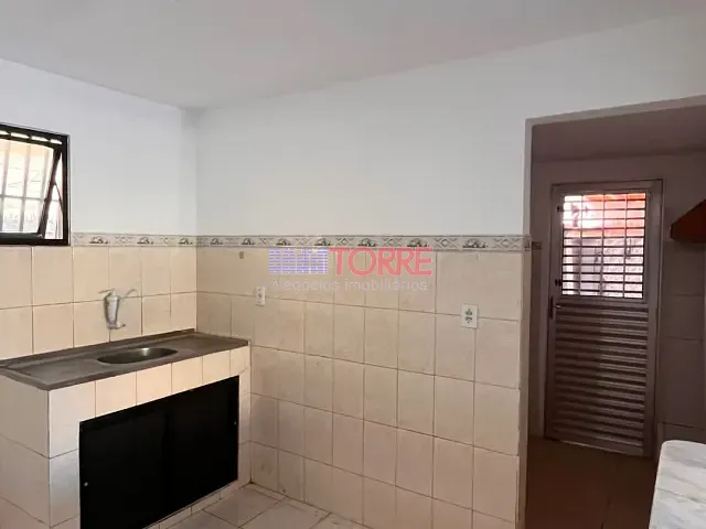 Casa 3 quartos e 2 banheiros, para alugar, no bairro Jardim Savóia em Ilhéus