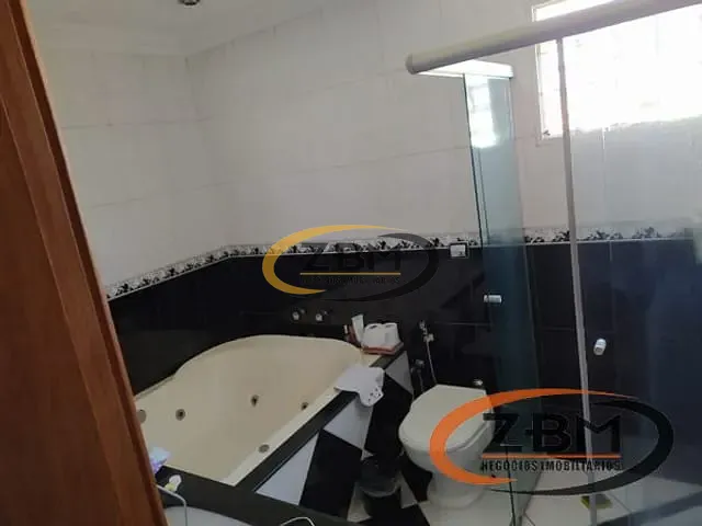 Casa com 367m² 3 quartos e 2 banheiros, à venda, no bairro Santa Mônica em Londrina