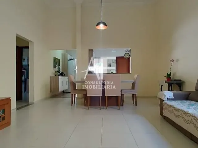 Casa com 300m² 3 quartos e 2 banheiros, à venda, no bairro Caminho Novo em Tremembé