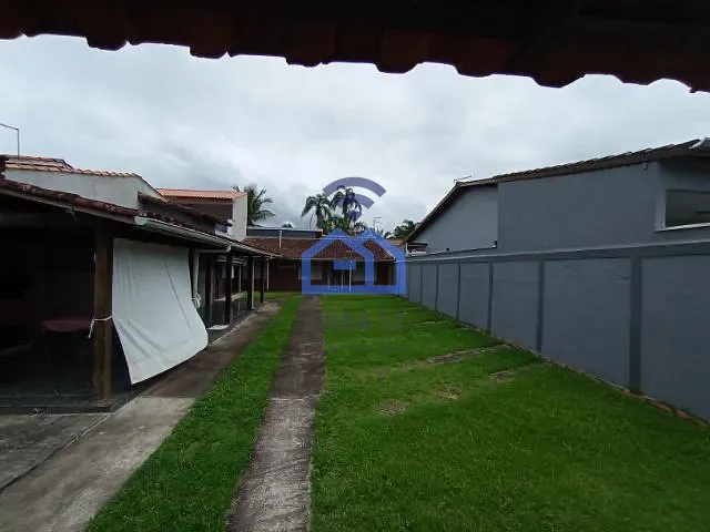 Casa com 360m² 2 quartos e 2 banheiros, à venda, no bairro Jardim Britânia em Caraguatatuba