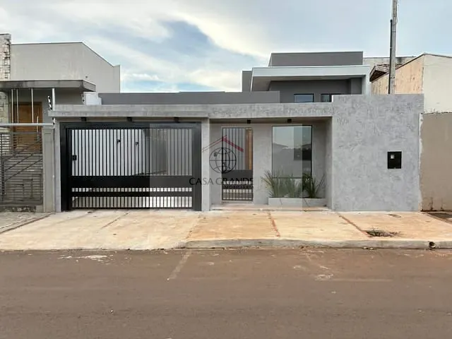 Casa com 250m² 3 quartos e 2 banheiros, à venda, no bairro Centro em Rolândia